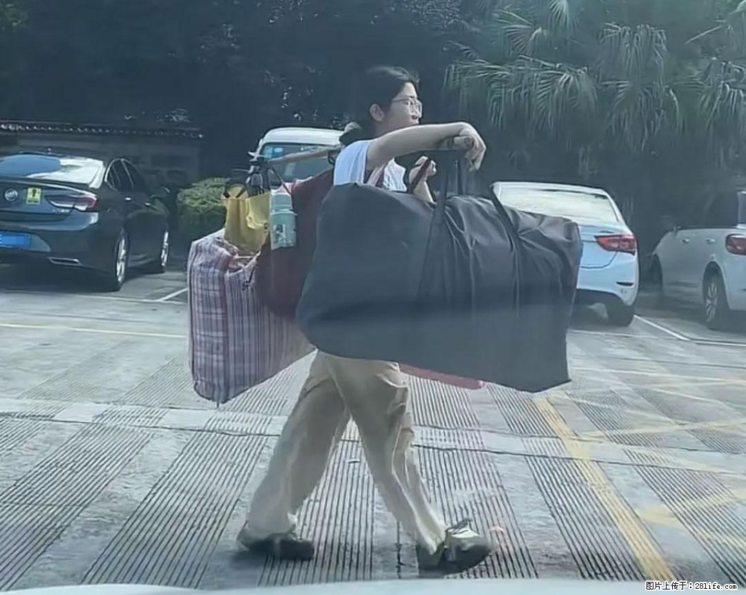 全网追的“扁担女孩”,找了一份暑假工,时薪12元 - 驻马店生活资讯 - 驻马店28生活网 zmd.28life.net